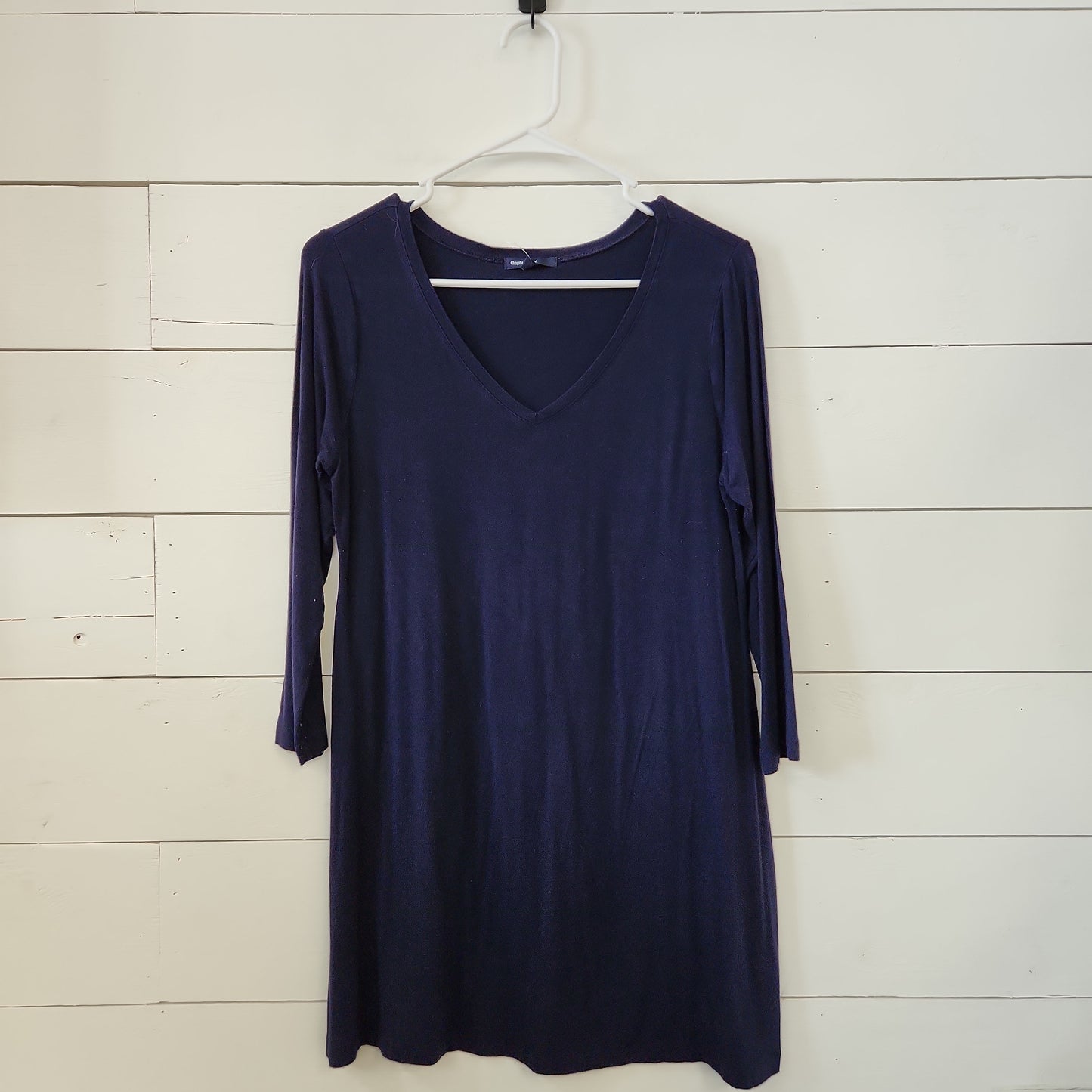 Size M | Gap Maternity V-Neck Shirt | Secondhand