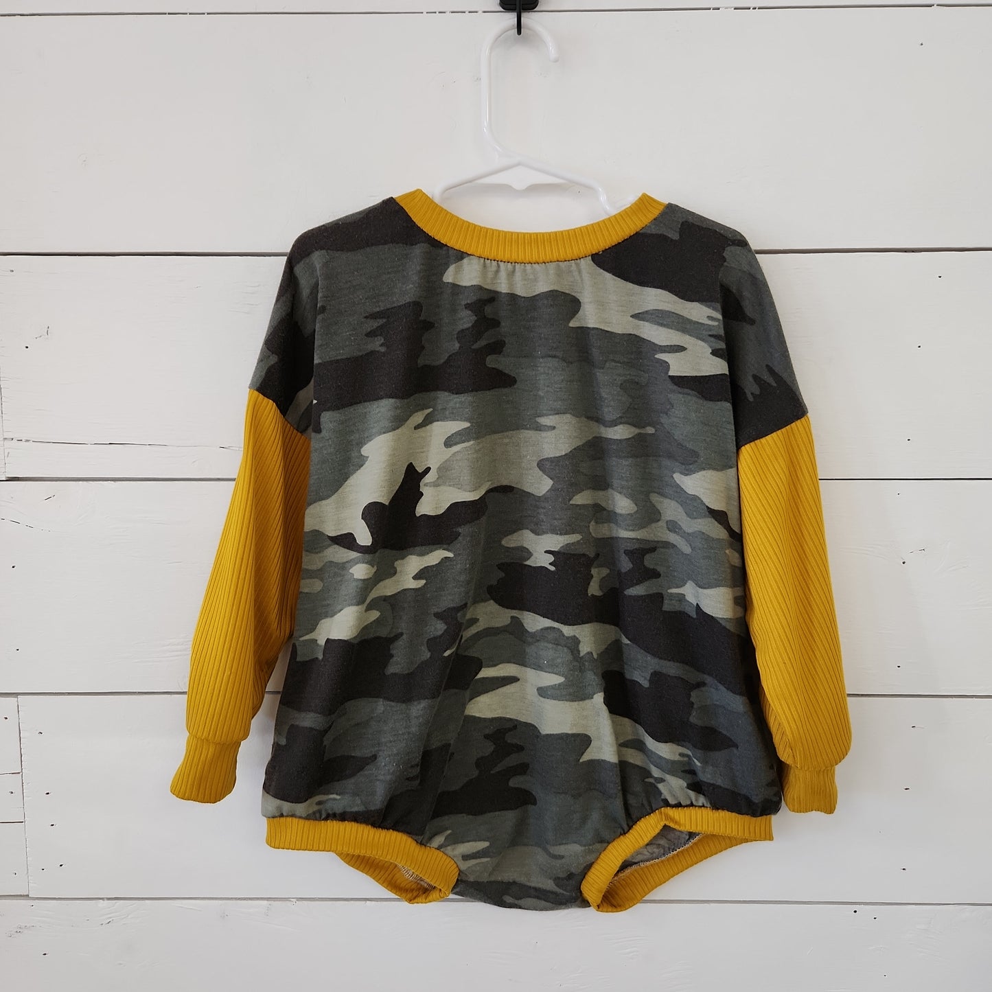 Size 2t | Unbranded Long Sleeve Bodysuit