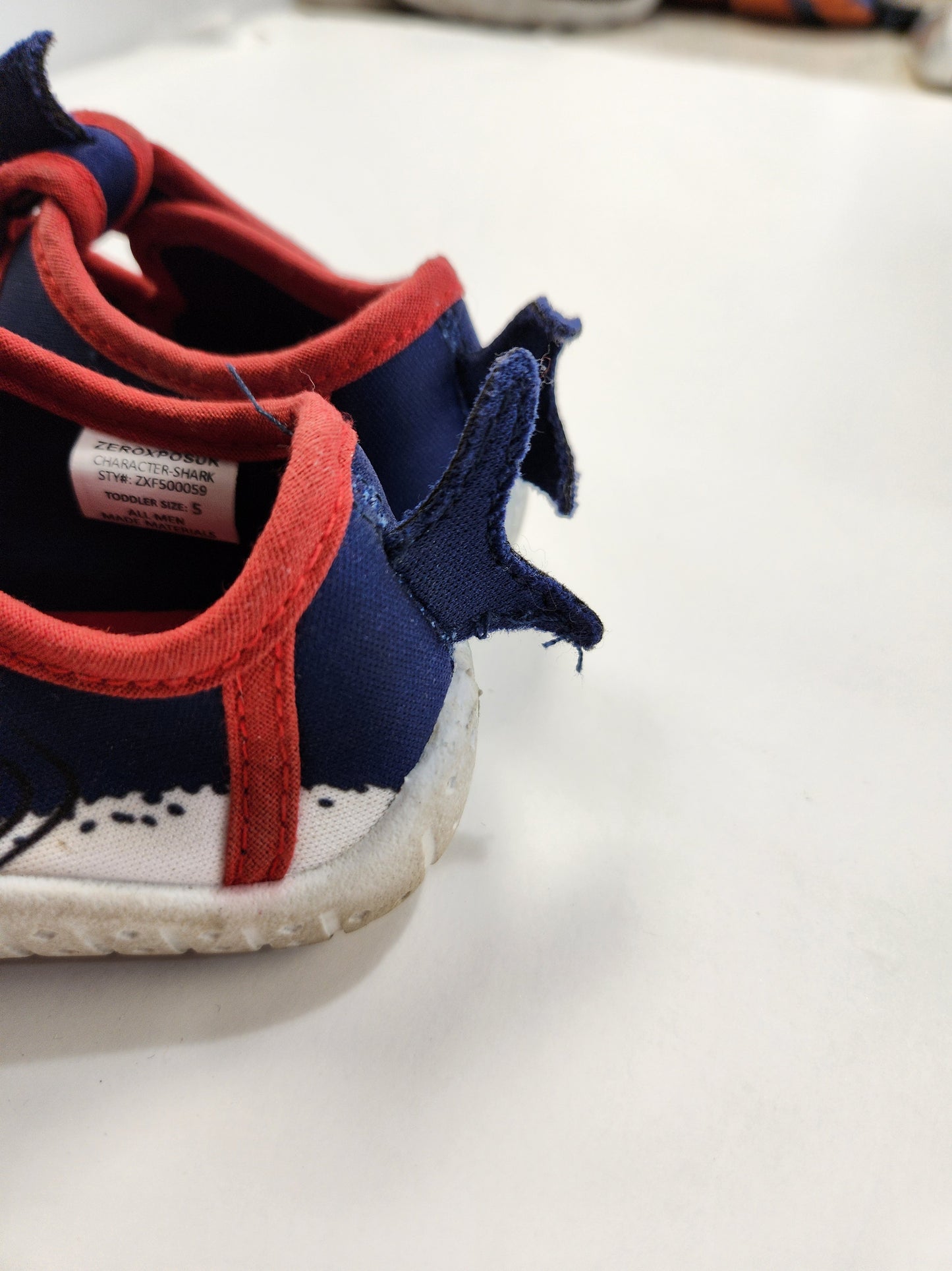 Size 5 | Zeroxposur Shark Shoes