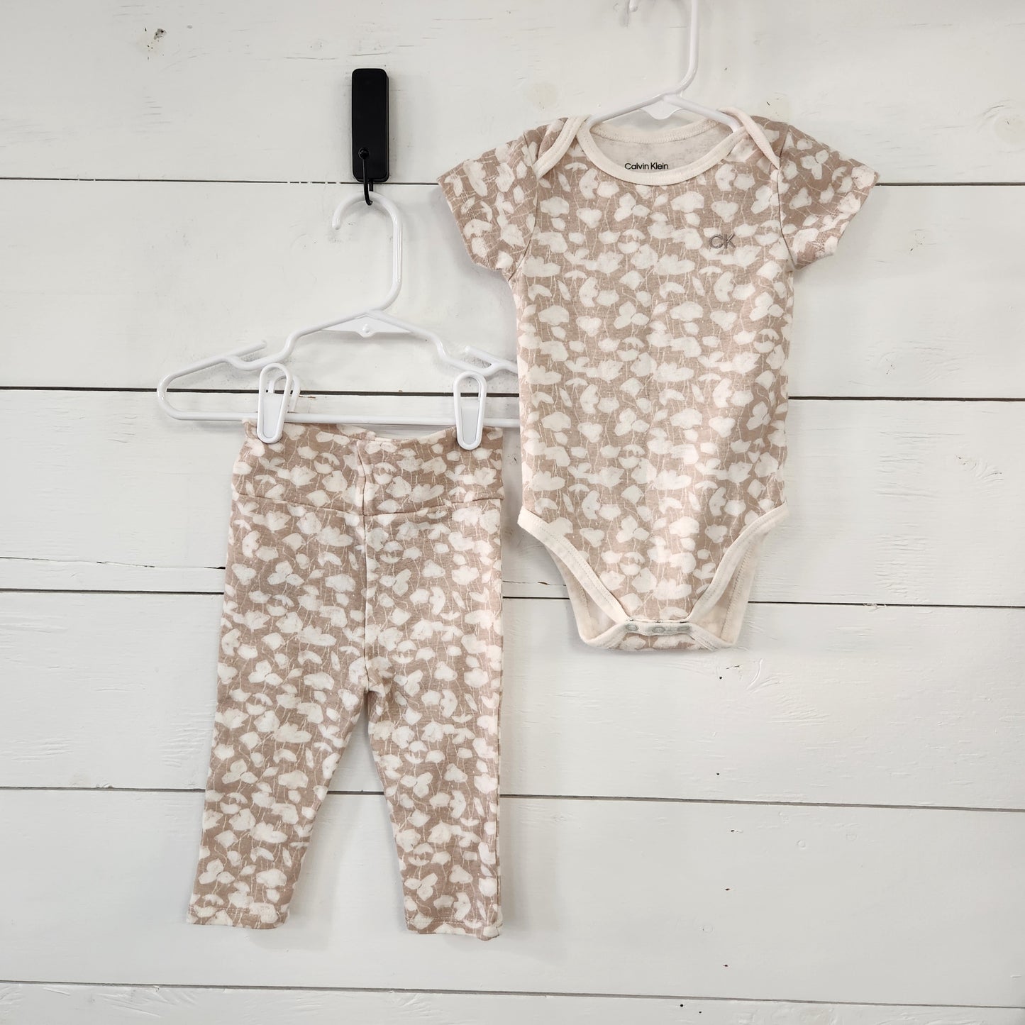 Size 6-9m | Calvin Klein Cream Set