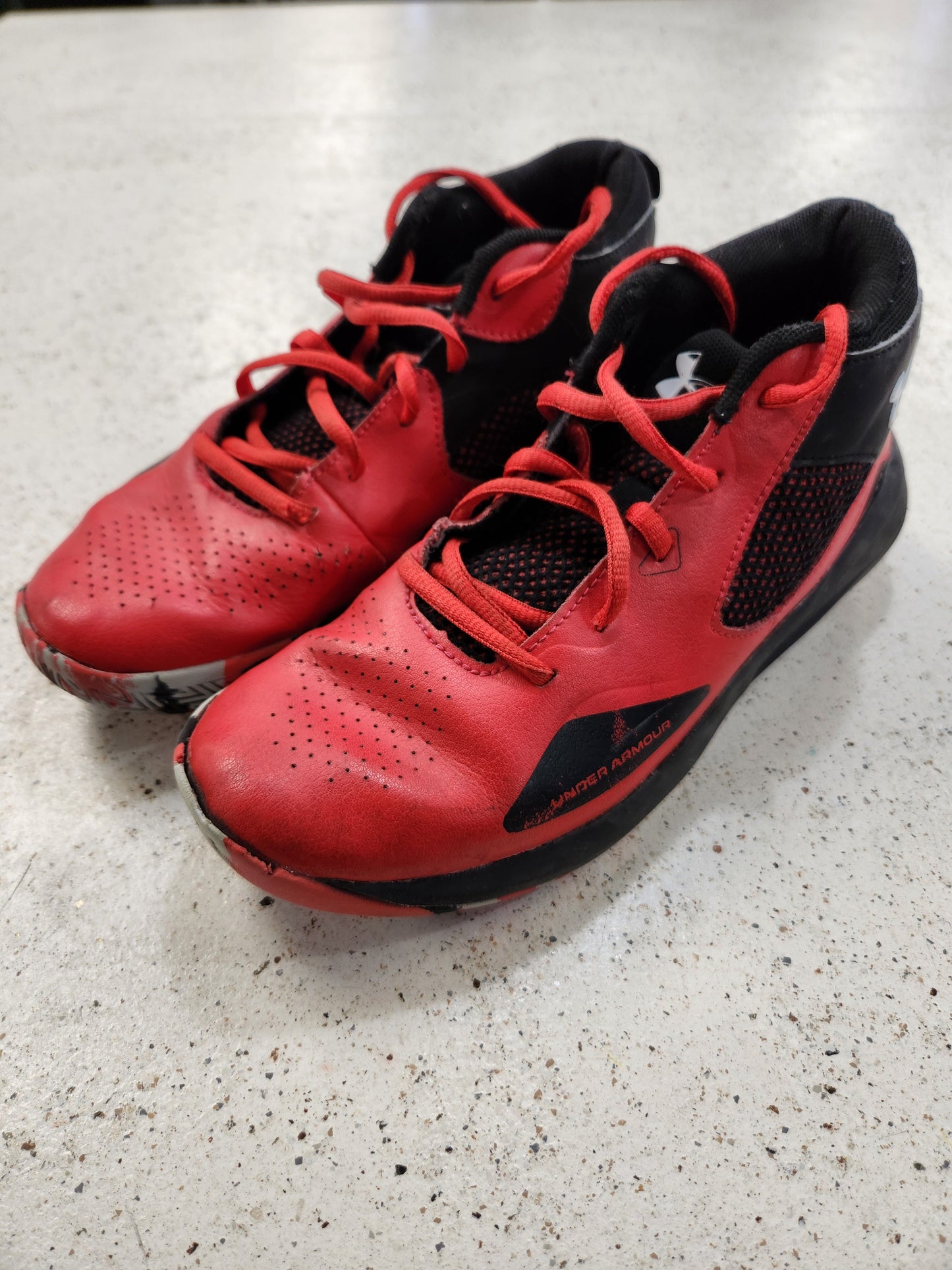 Size 5.5 | Under Armour Red and Black Shoes