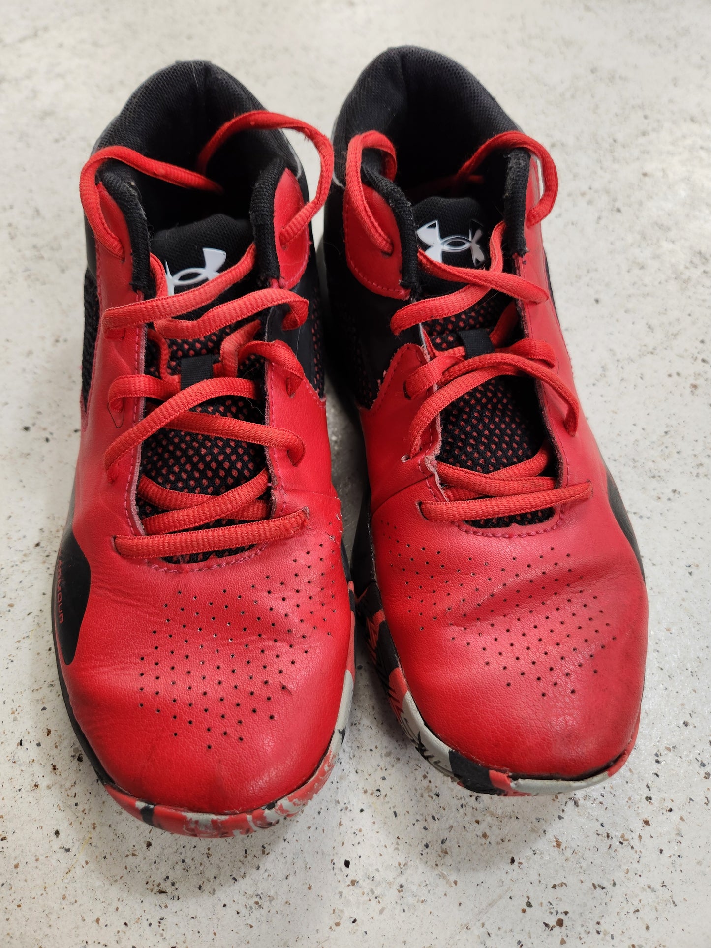 Size 5.5 | Under Armour Red and Black Shoes