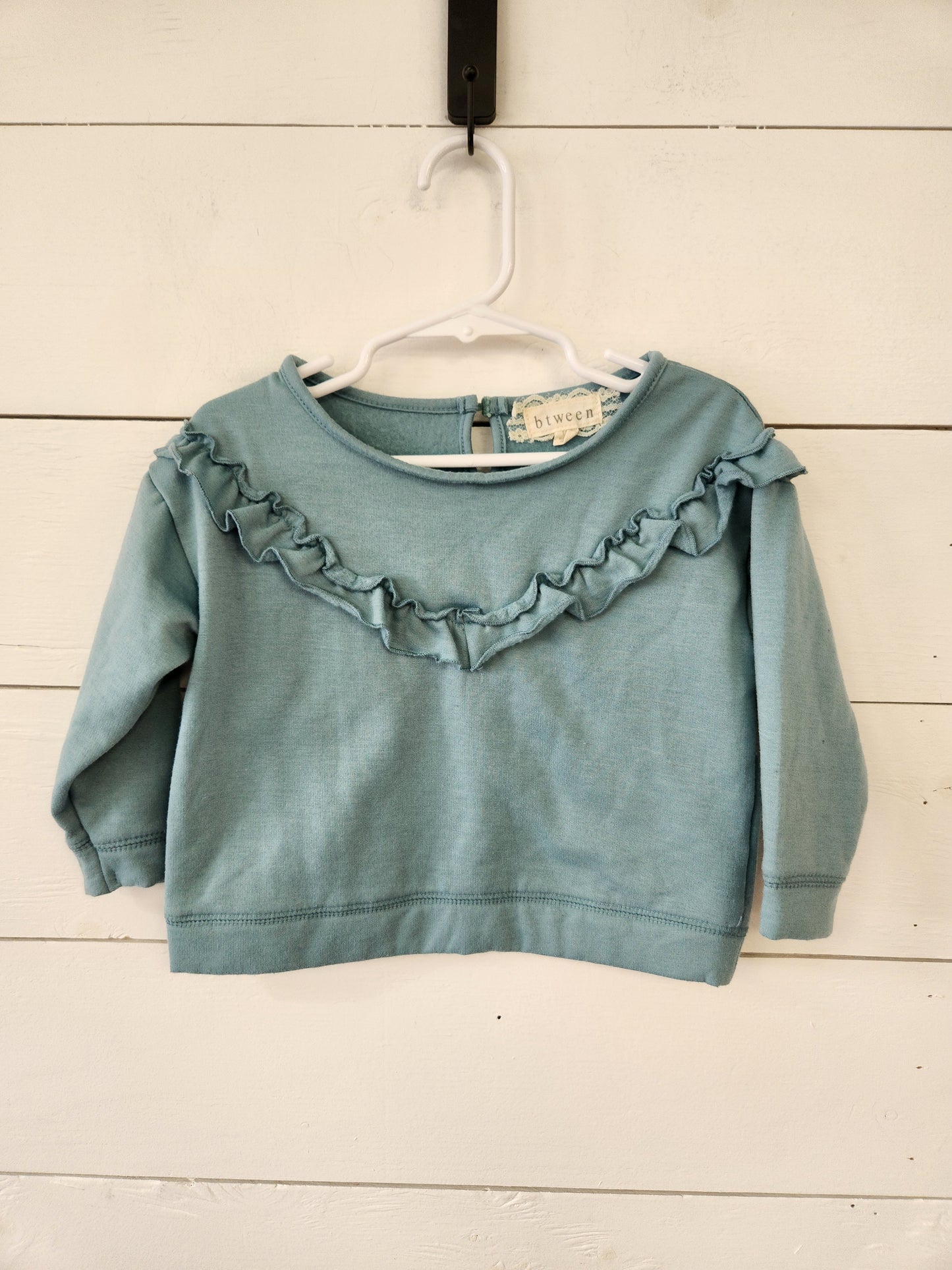 Size 18m | Btween Ruffle Crew Shirt