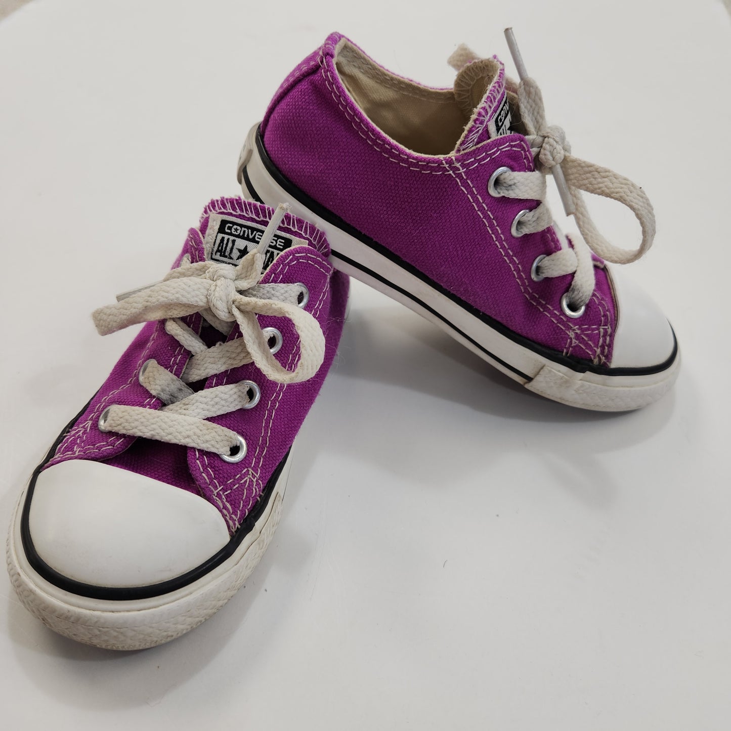 Size 8 | Converse Shoes
