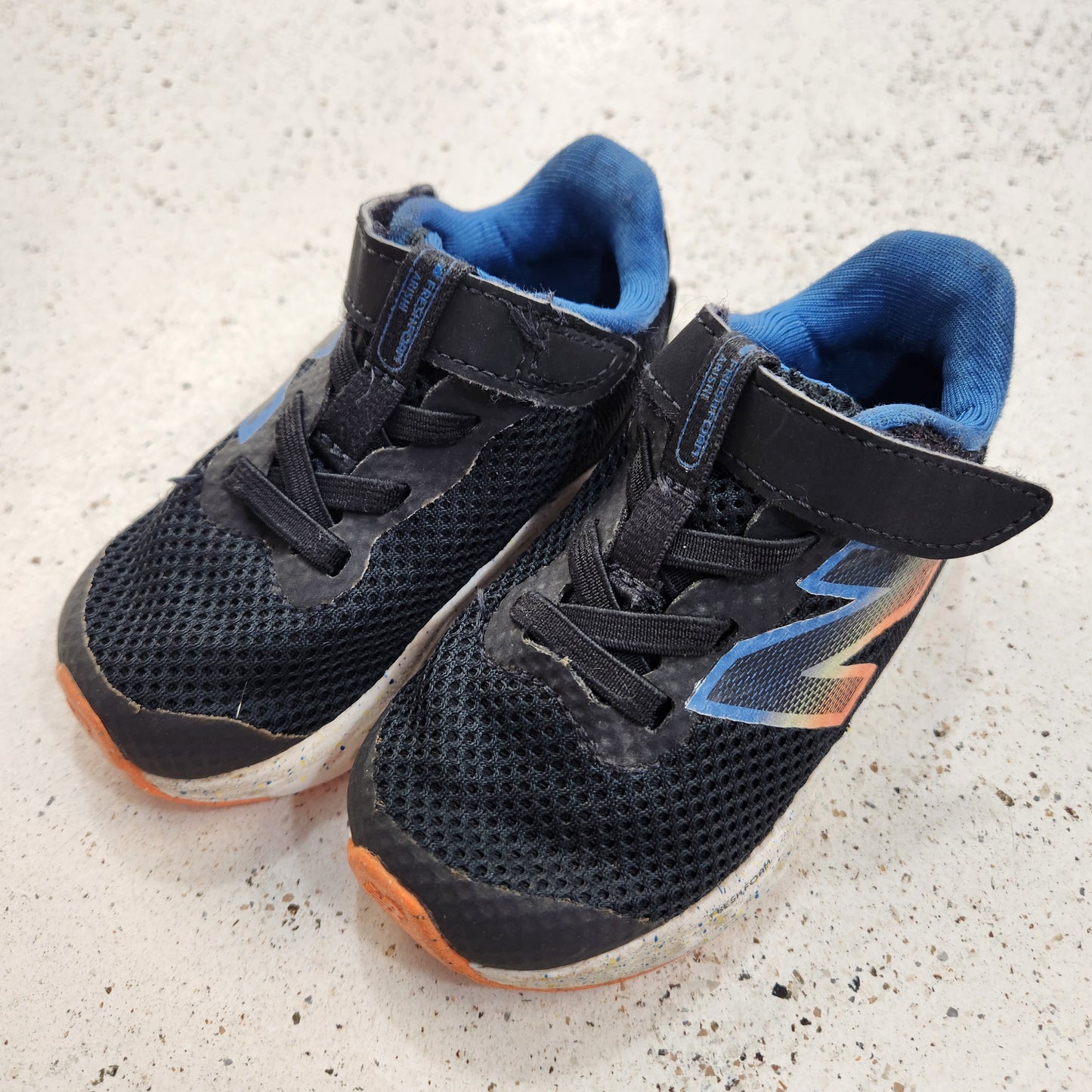 Size 5 | New Balance Velcro Shoes