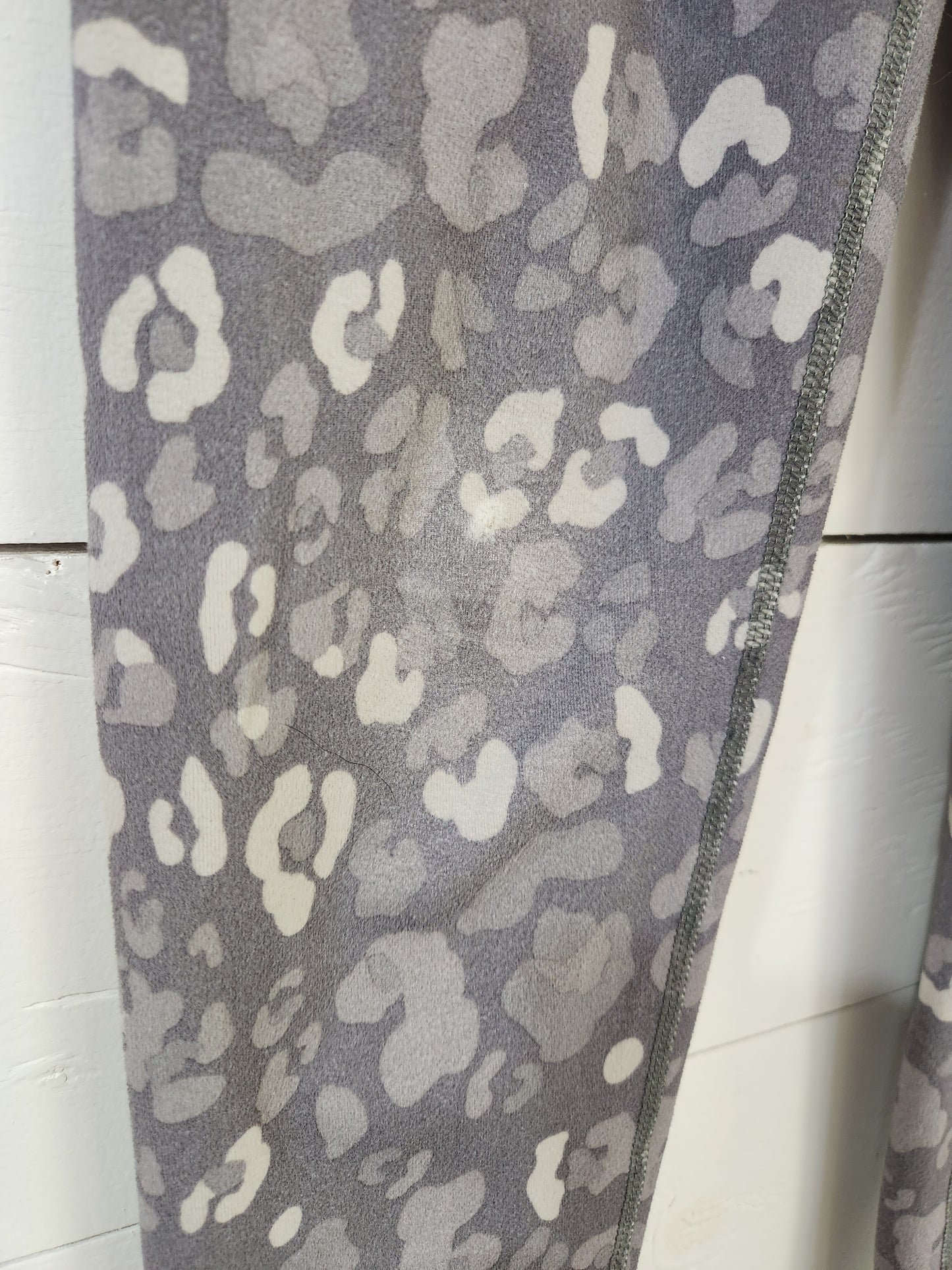 Size 10-12 | Eddie Bauer Grey Cheetah Leggings *wear