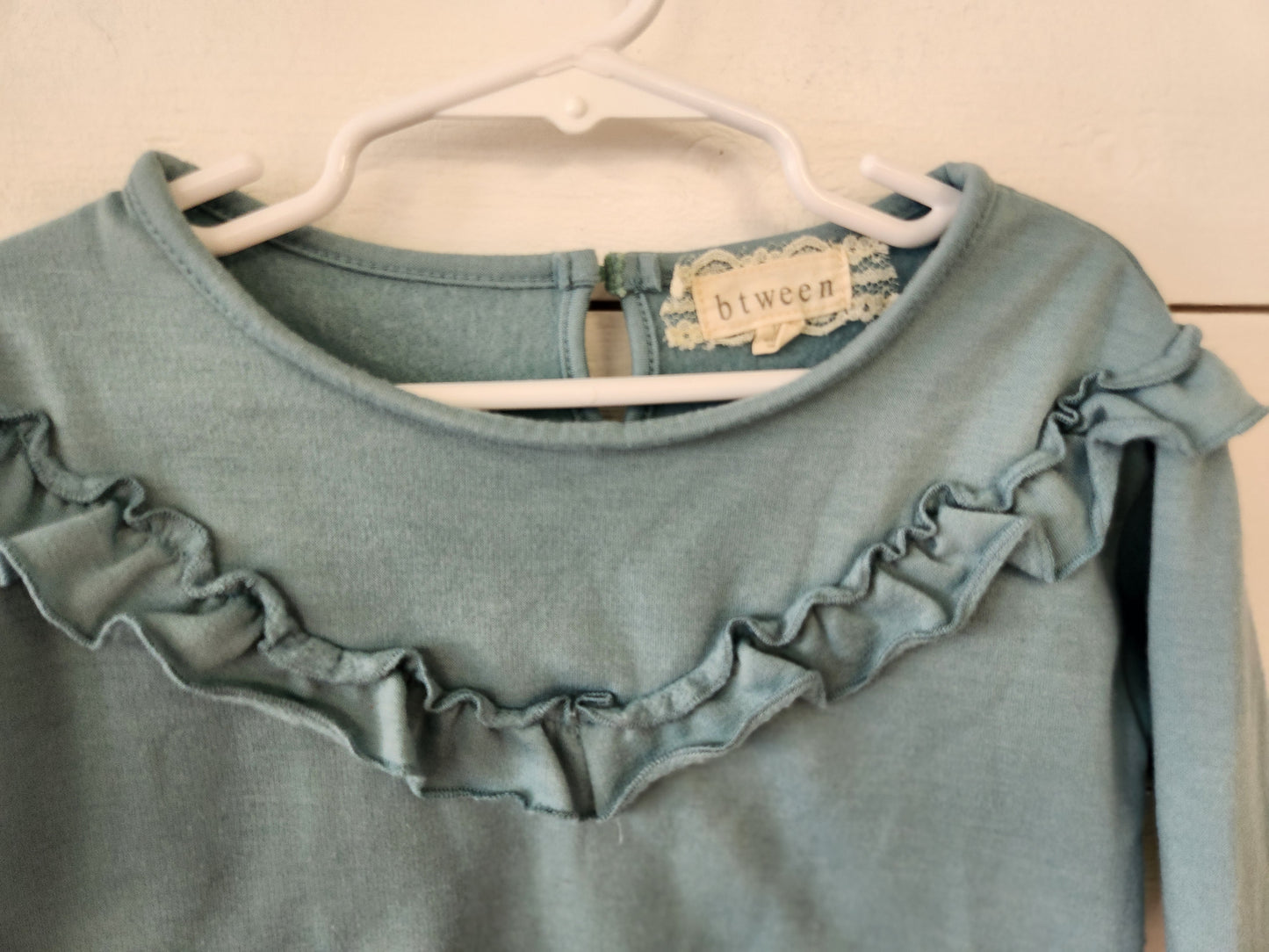 Size 18m | Btween Ruffle Crew Shirt