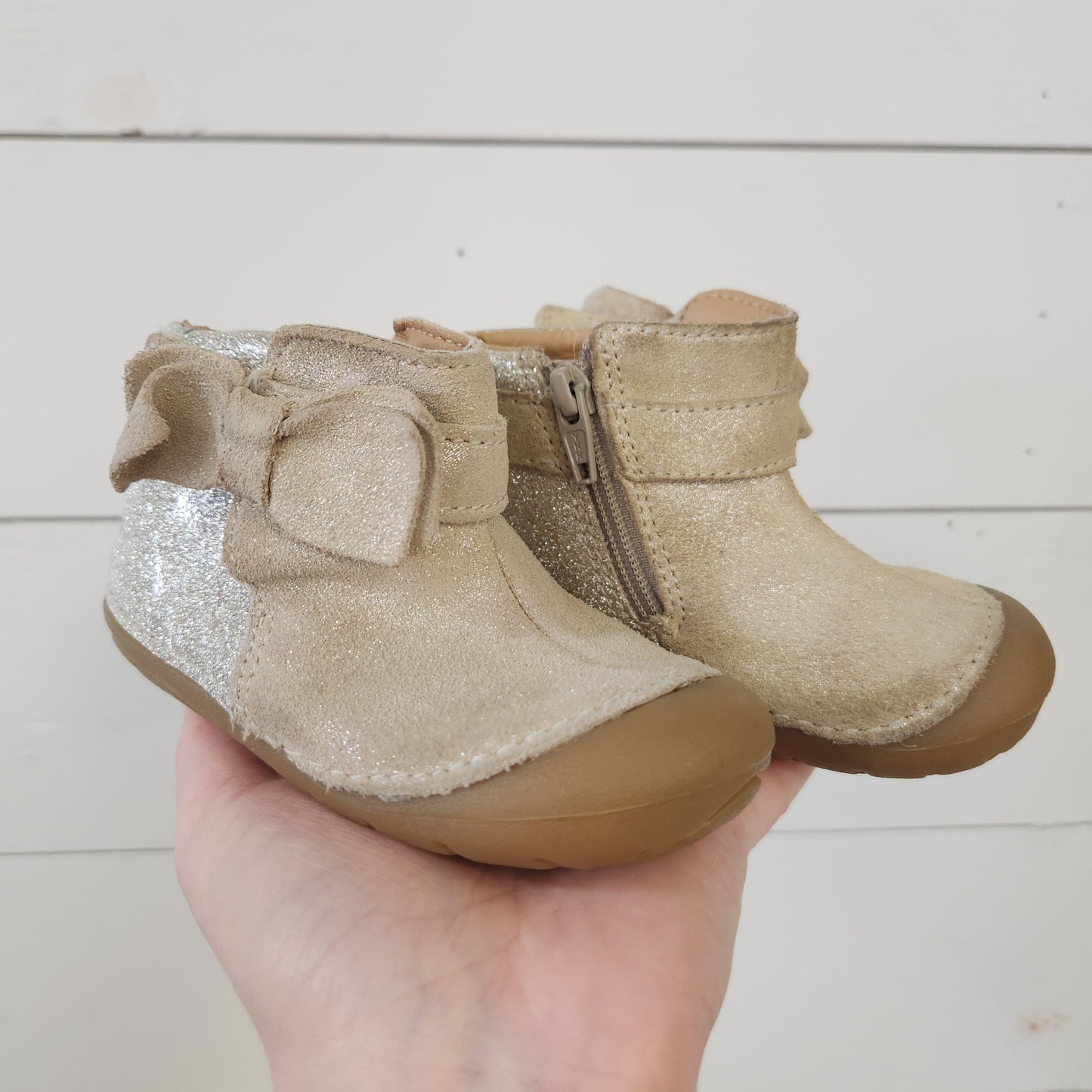 Size 5.5 | Stride Rite Sparkly Shoes
