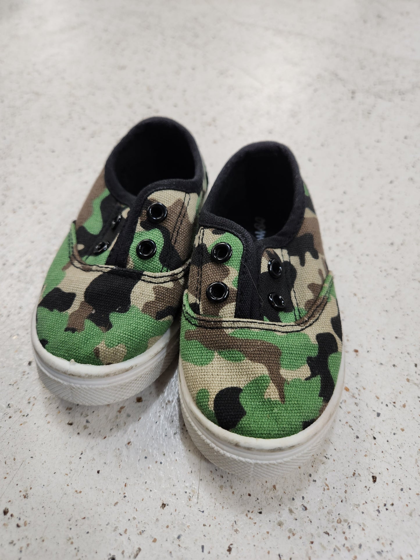 Size 5 | Oomphies Camo Shoes