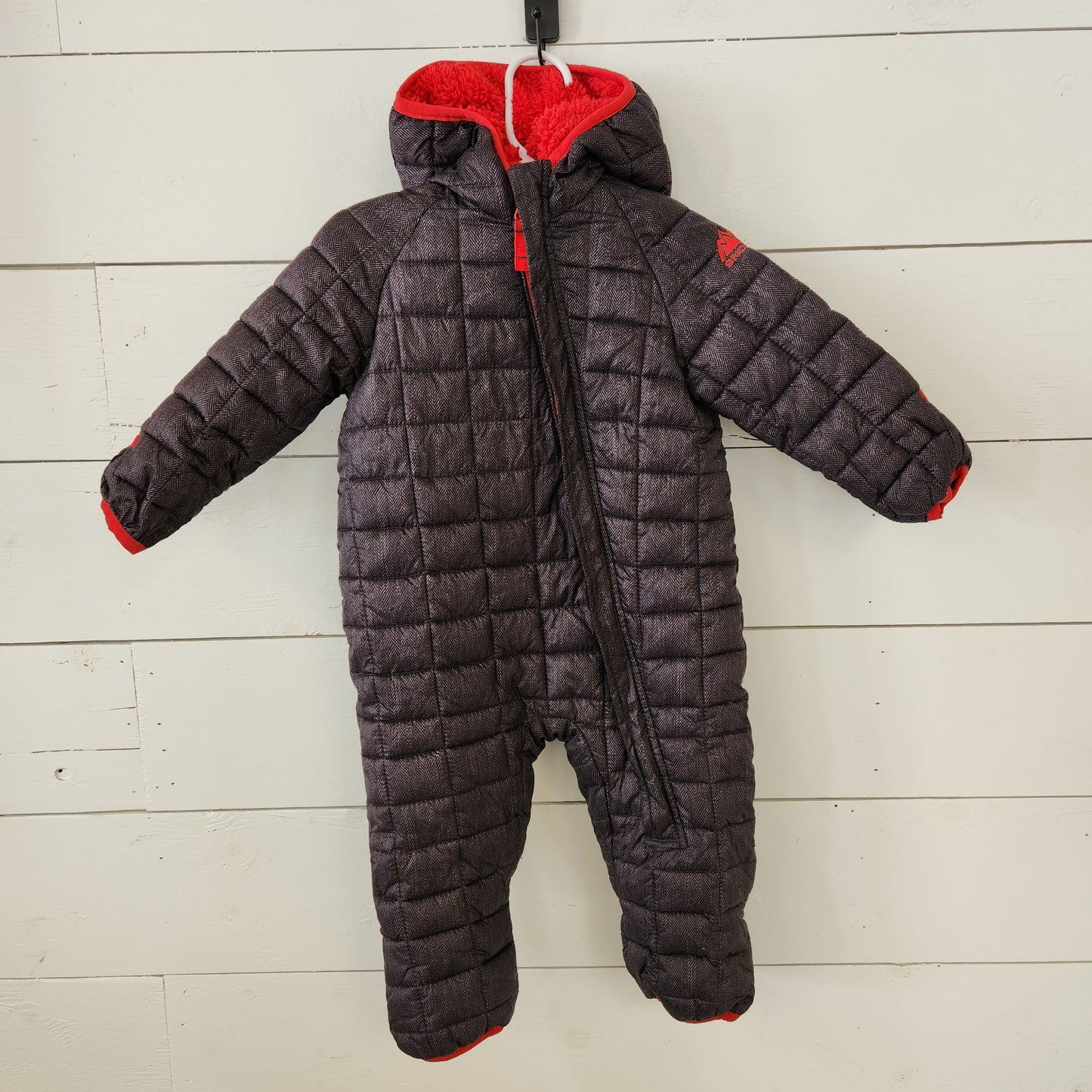 Size 9-12m | Snozu Black & Red Bunting