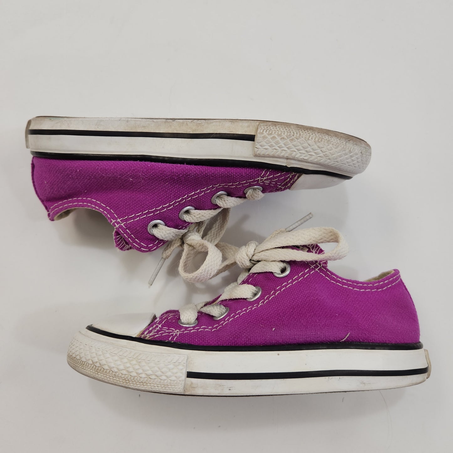 Size 8 | Converse Shoes
