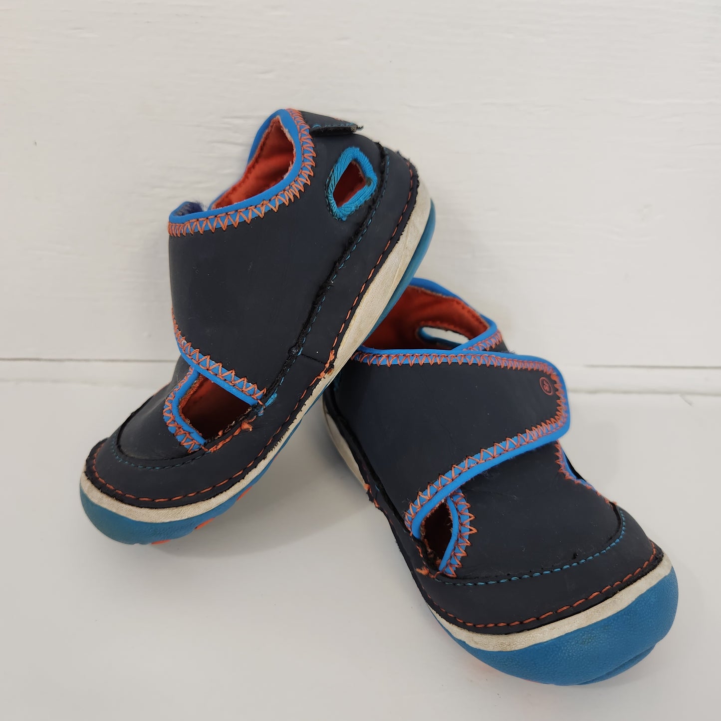 Size 5 | Stride Rite velcro shoes