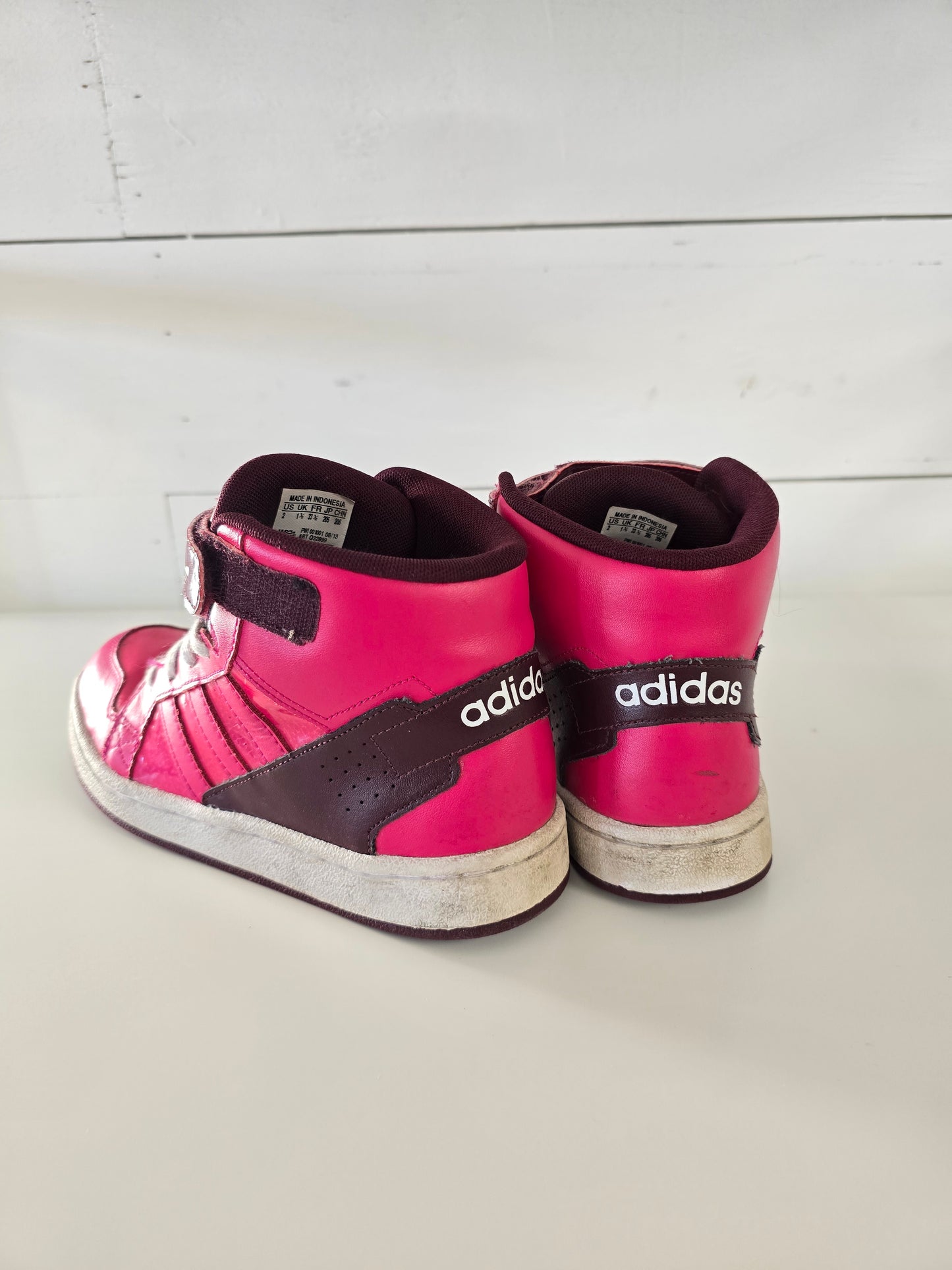 Size 2 | Adidas AR 3.0 Sneakers