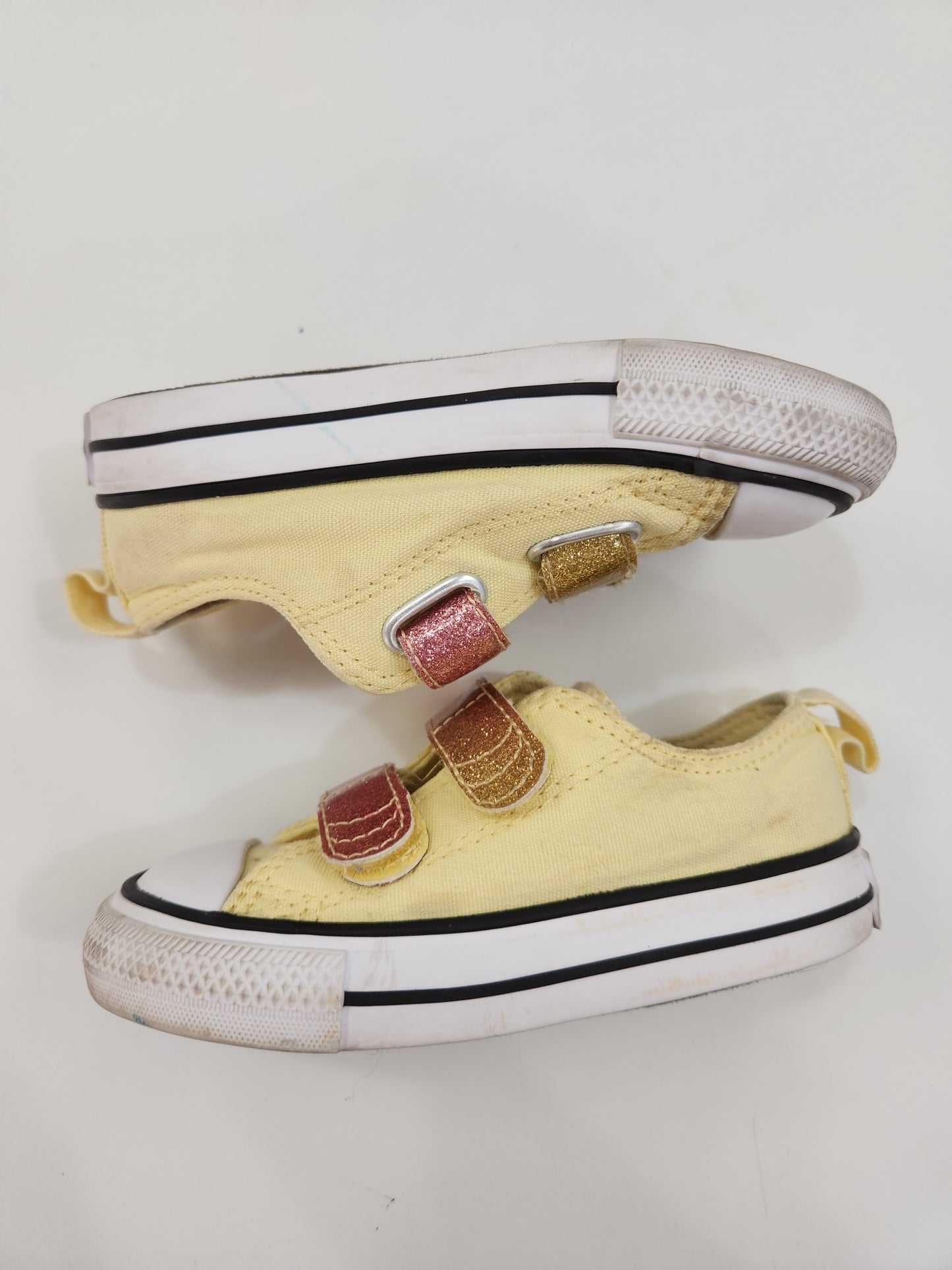 Size 6 | Converse Shoes