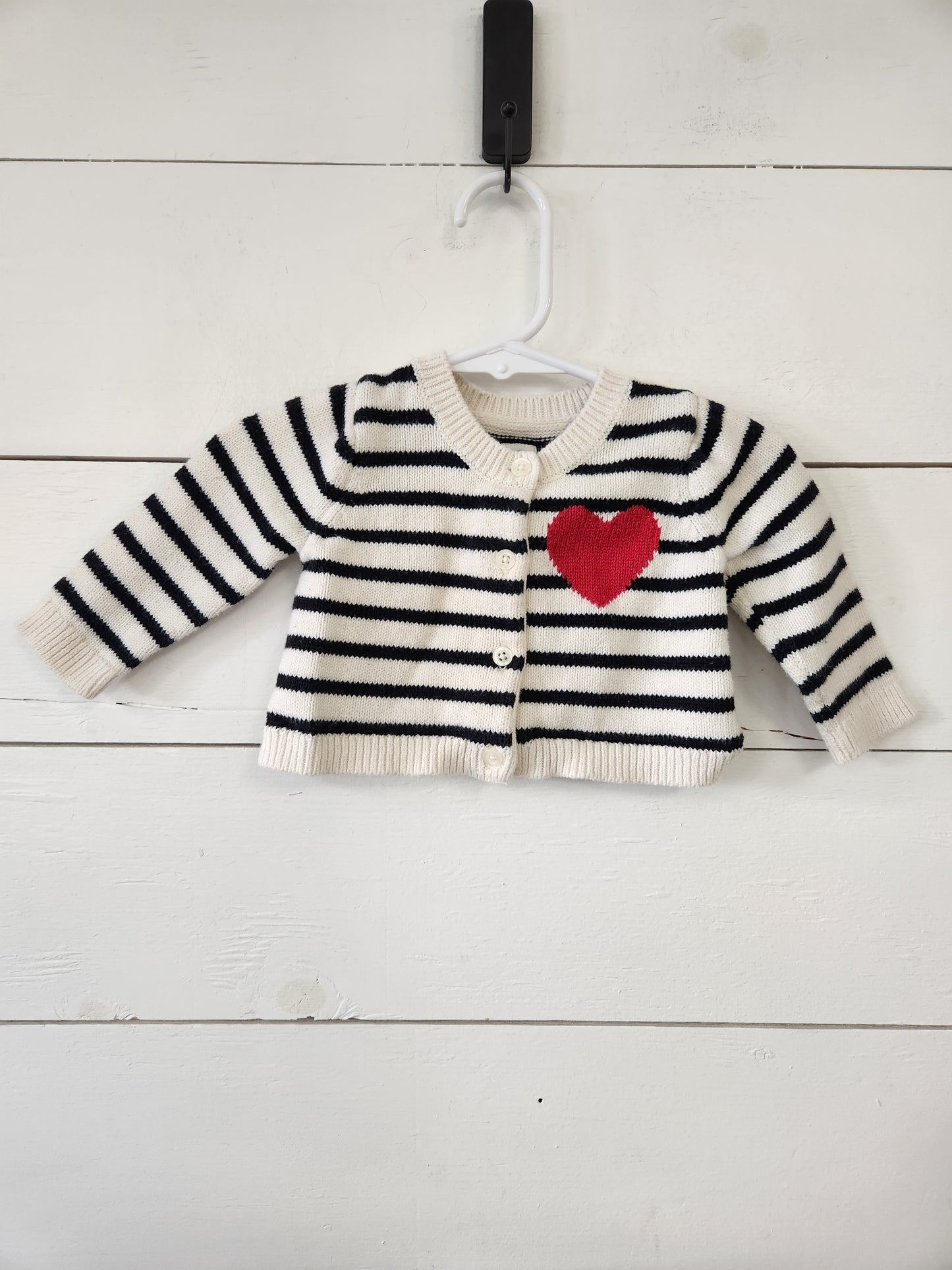 Size 3-6m | Gap Knit sweater with heart