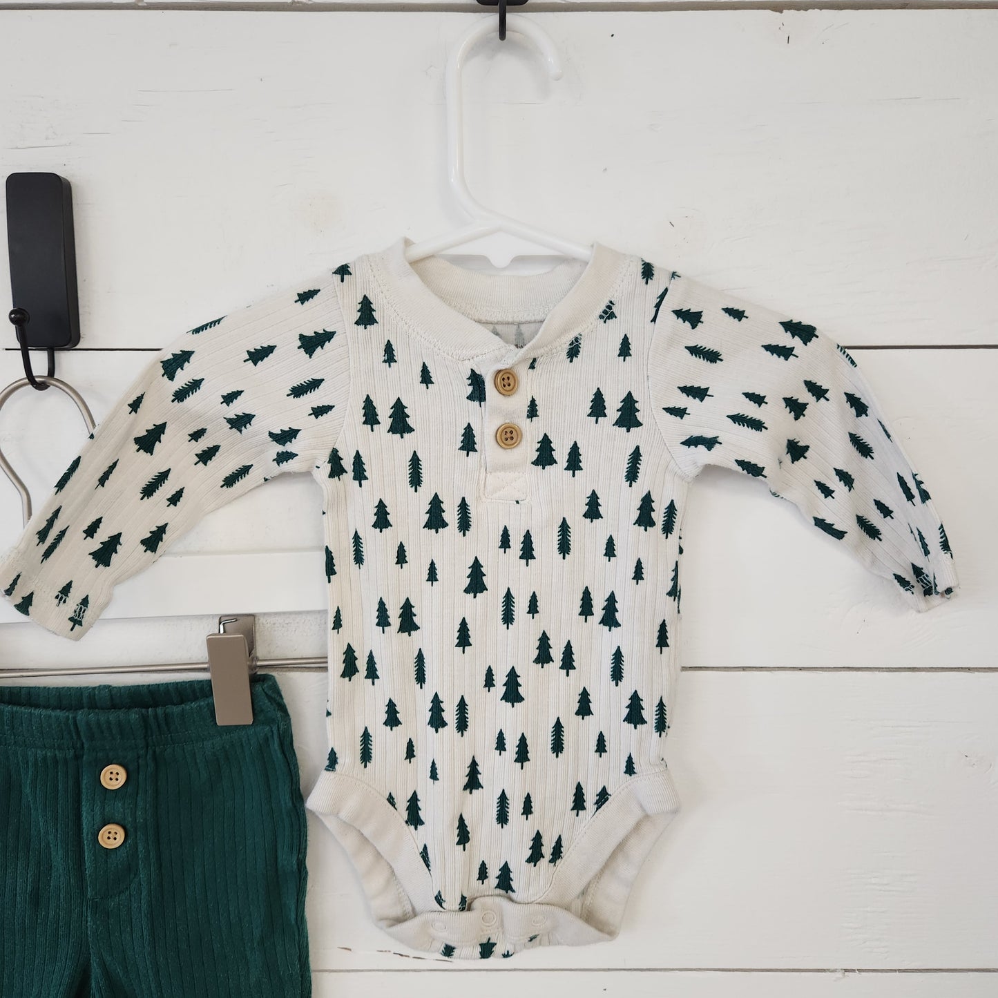 Size 0-3m | Gymboree Ribbed Pine Tree Set