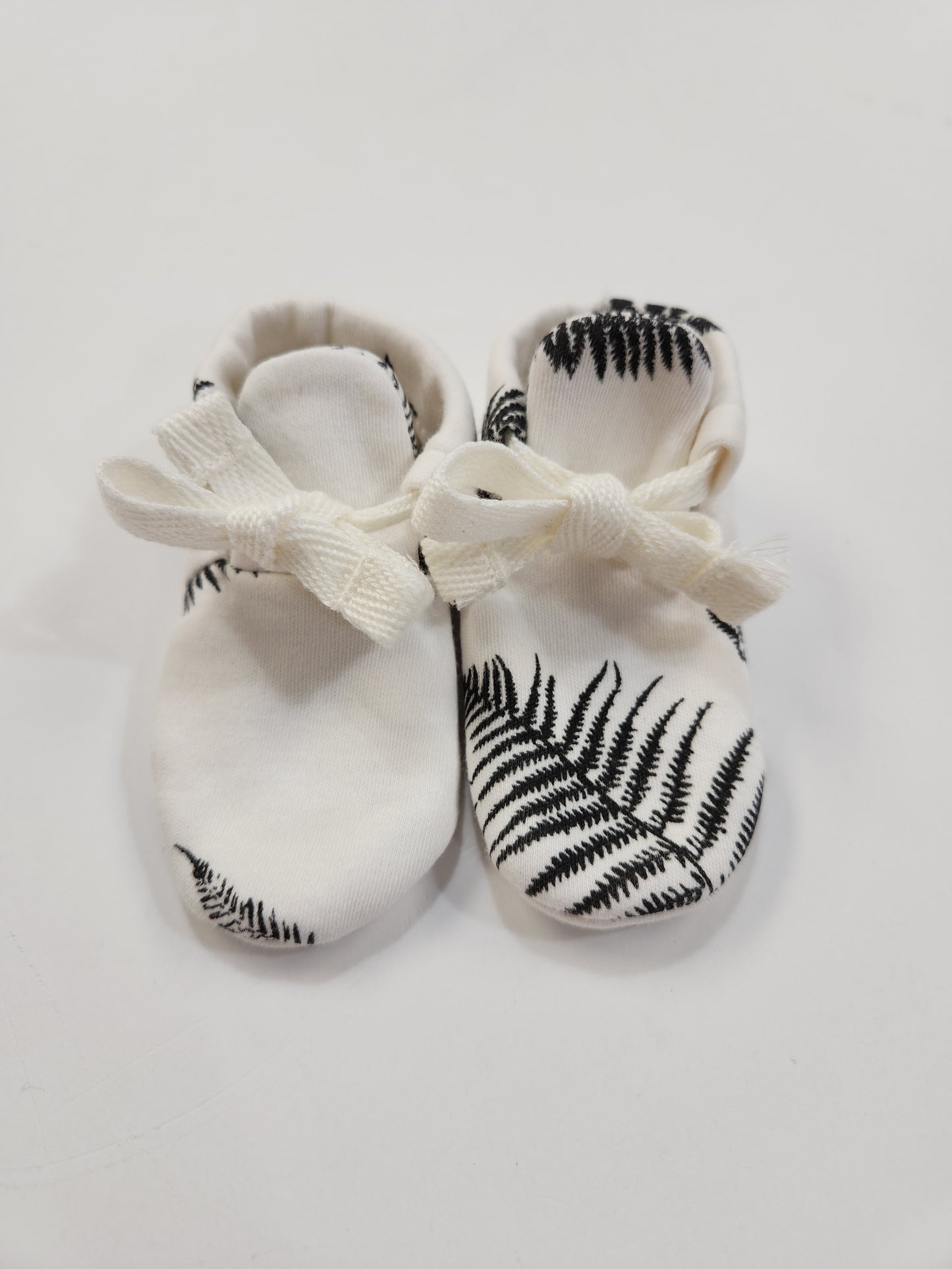Size 3-6m | Kate Quinn Tie Booties