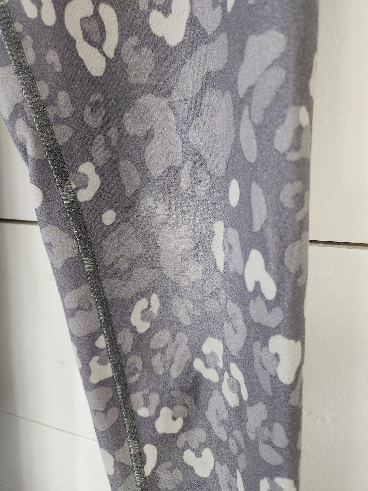 Size 10-12 | Eddie Bauer Grey Cheetah Leggings *wear