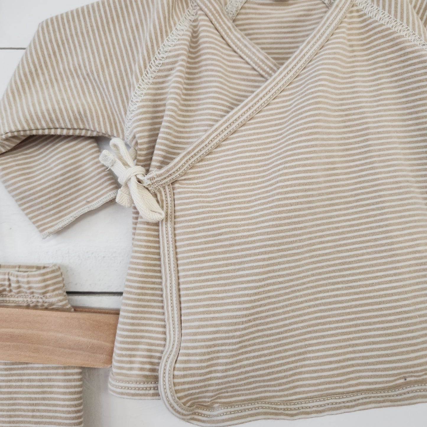 Size 0-3m | Quincy Mae 2 piece cream Stripes