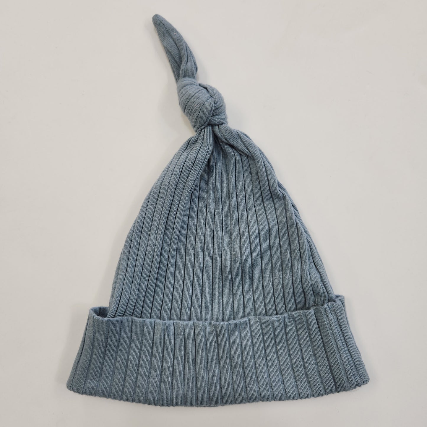 Size 6-12m | Kate Quinn Ribbed Top Knot Hat