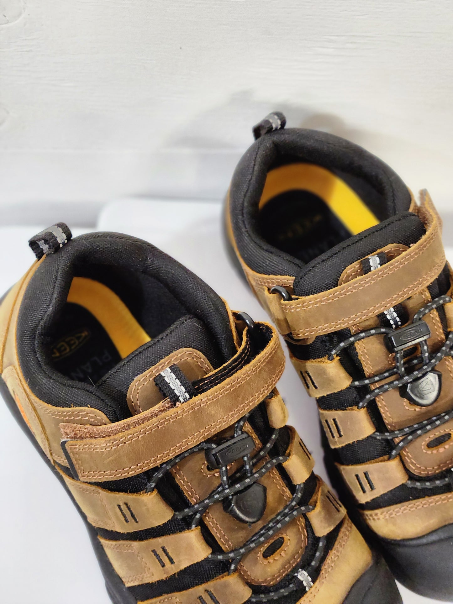 Size 2 | Keen NWoT Hiking Shoes