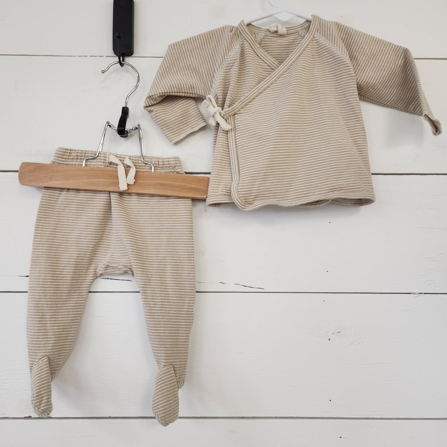 Size 0-3m | Quincy Mae 2 piece cream Stripes