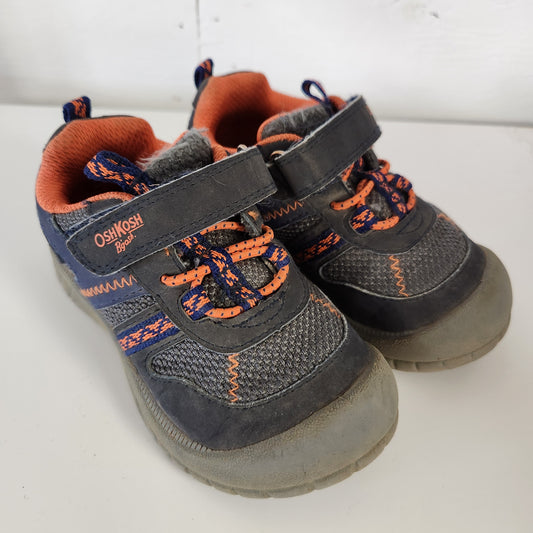 Size 6 | Osh Kosh Velcro Shoes