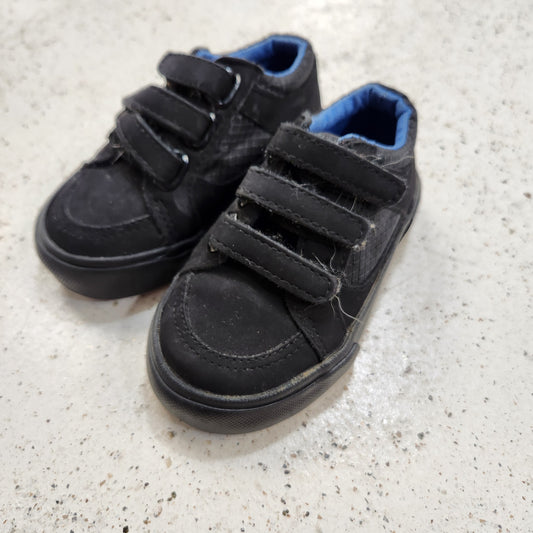 Size 5 | Smart Fit Black Tennis Shoes