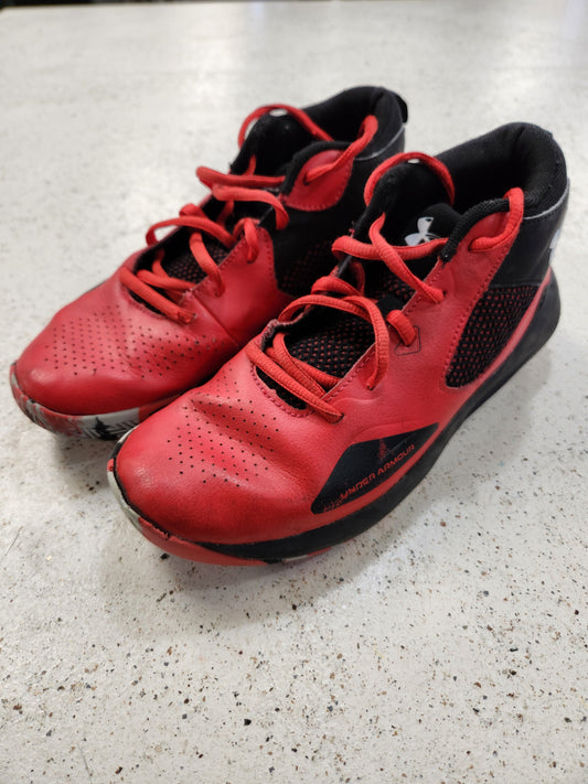 Size 5.5 | Under Armour Red and Black Shoes