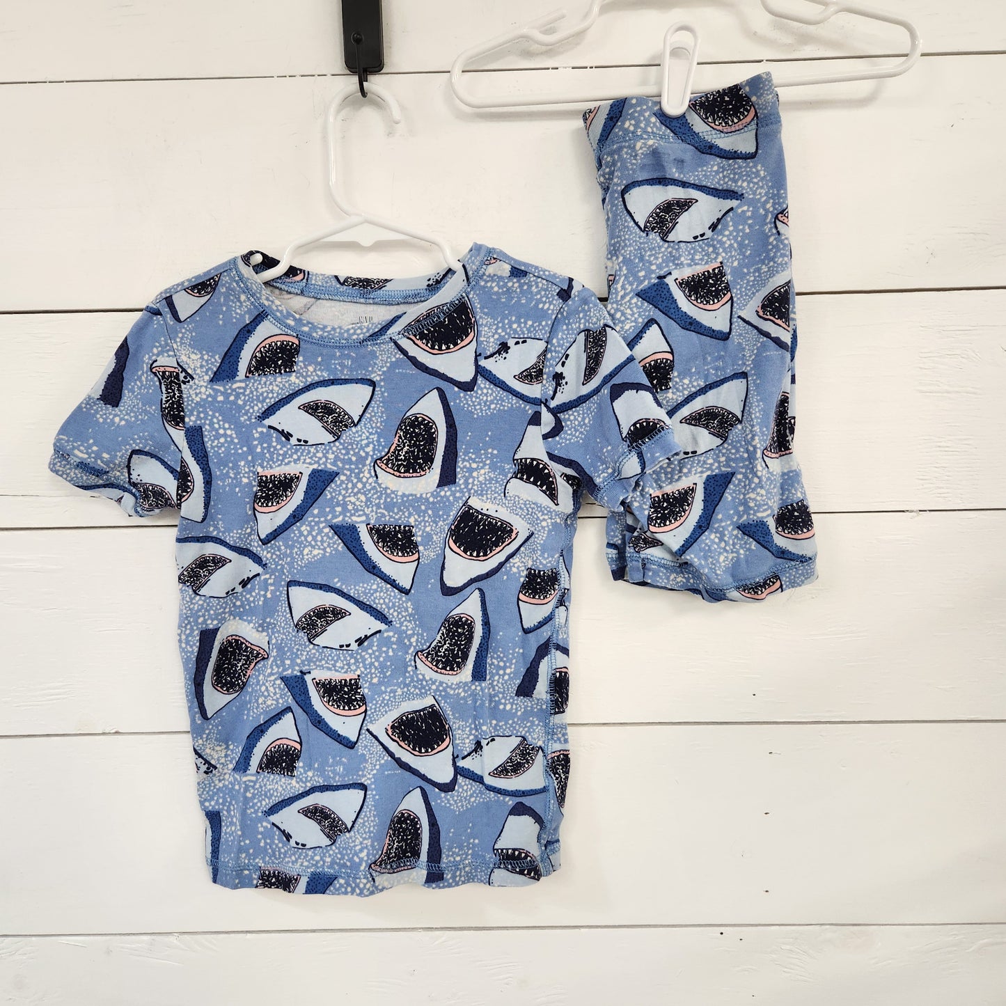 Size 8 | Gap Kids Shark Pajama Short Set