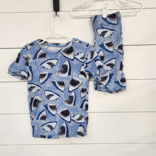 Size 8 | Gap Kids Shark Pajama Short Set