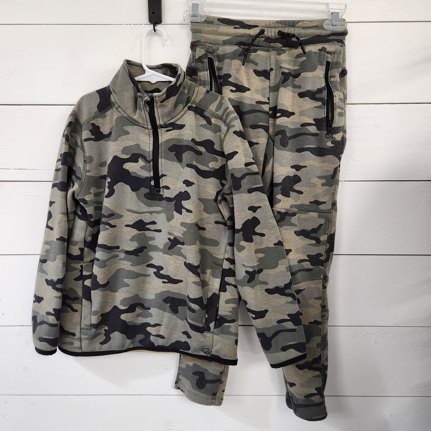 Size M (8) | Gap Fit Camo Jogger Set