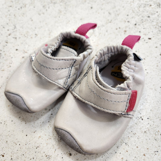 Size 12m | KEEN Kids' Shoes *stain | UBNUU