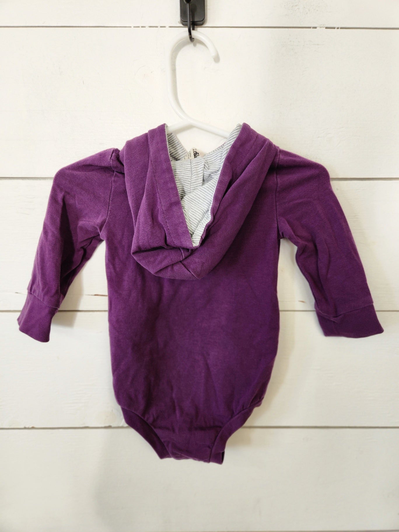 Size 3-6m | Alaska's Wild Child Kids' Hooded Onesie | UBNUU