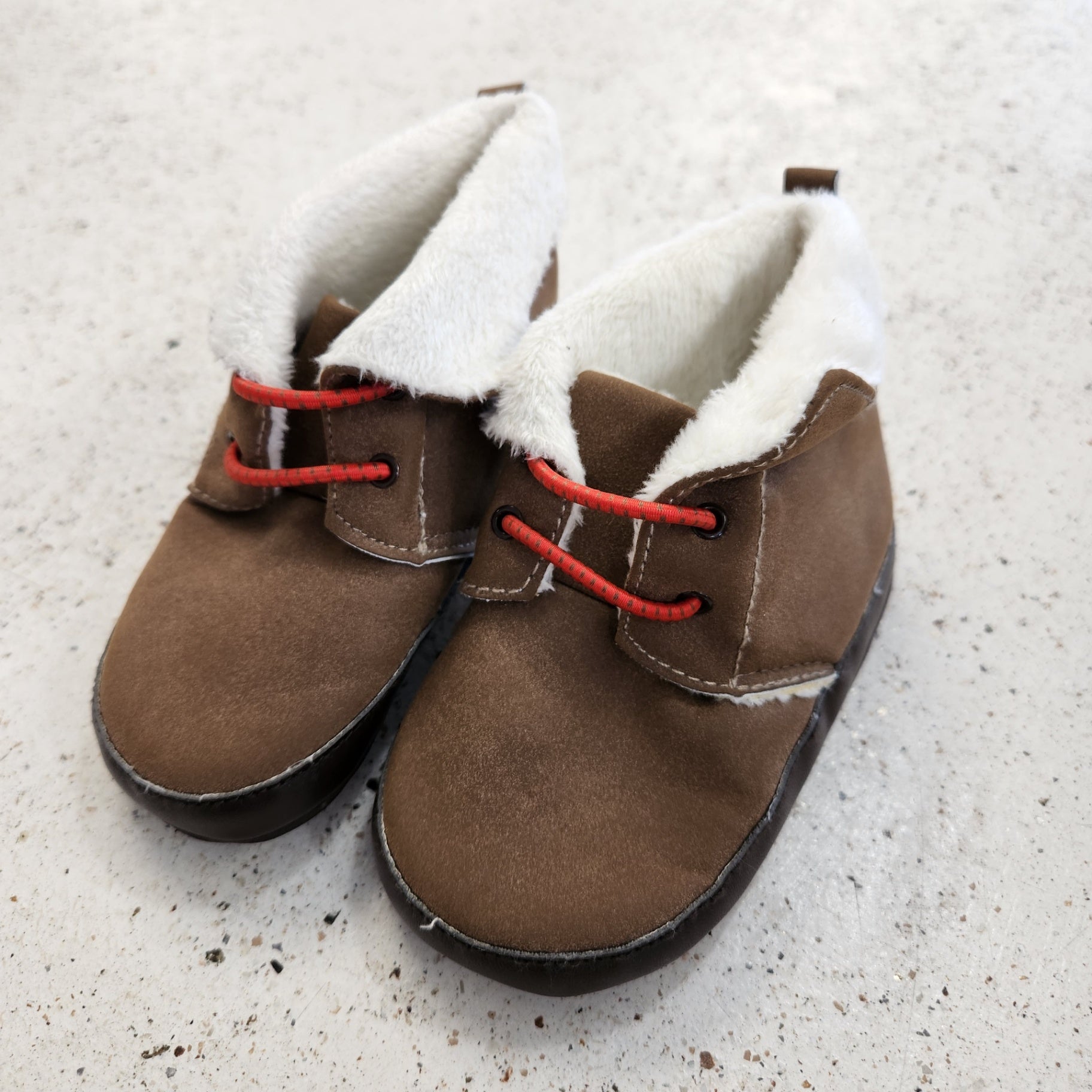 Size 4 | OshKosh B'gosh Tan Shoes | UBNUU