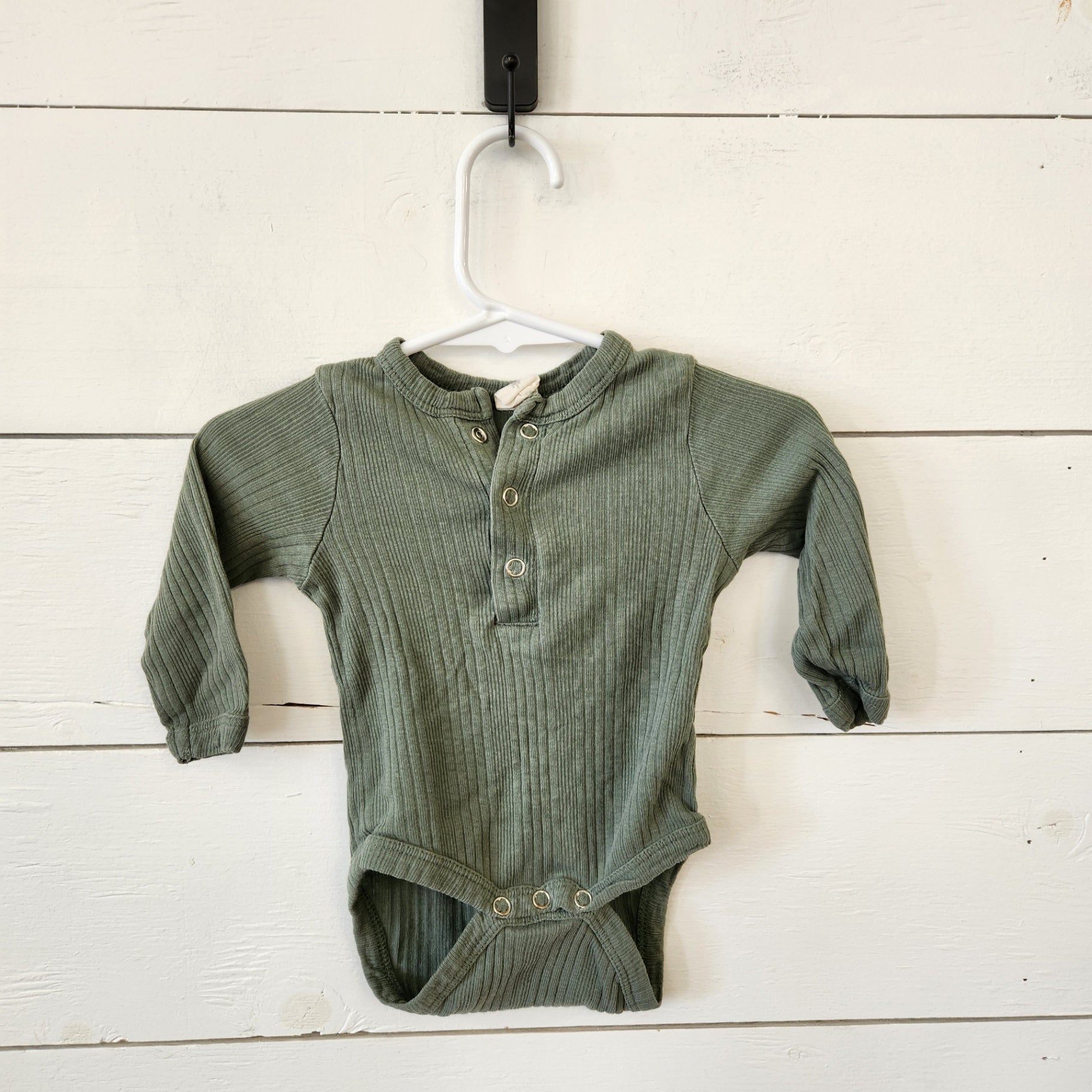 Size 3-6m | Kate Quinn Green Bodysuit | UBNUU