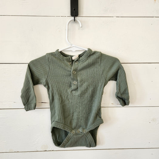 Size 3-6m | Kate Quinn Green Bodysuit | UBNUU