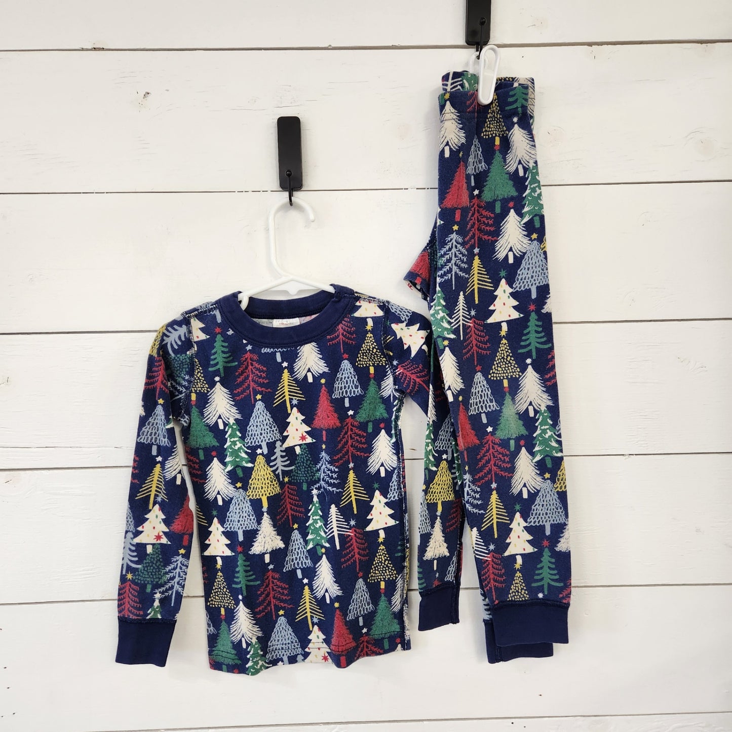 Size 5 | Hanna Andersson Navy Tree Pajamas | UBNUU