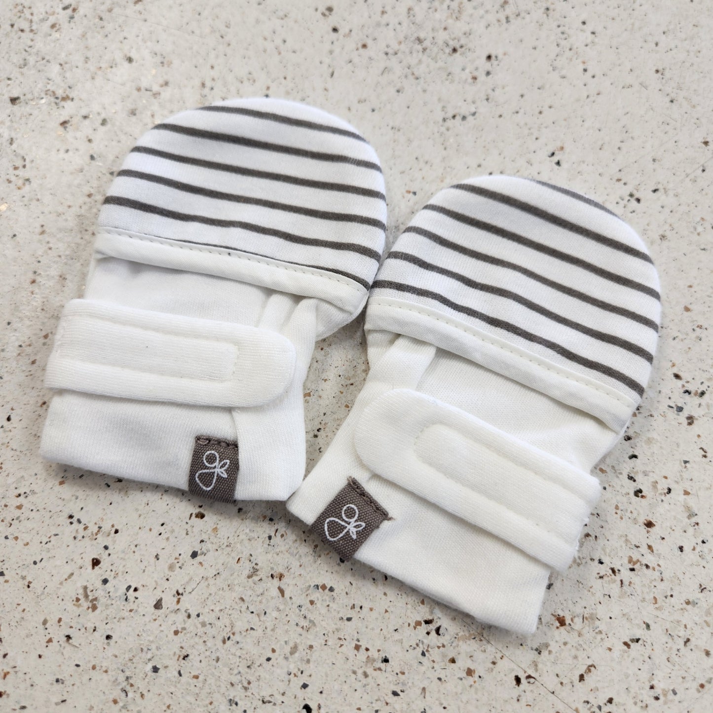 Size 0-3m | Goumi Striped Baby Mittens | UBNUU