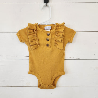 Size 3-6m | Nicole Miller NEW YORK Mustard Bodysuit | UBNUU