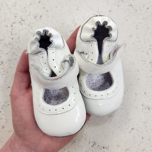 Size 2 | Robeez Kids' Shoes | UBNUU