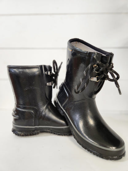 Size 4 youth/ 6 womens | Boggs Kids' Boots | UBNUU