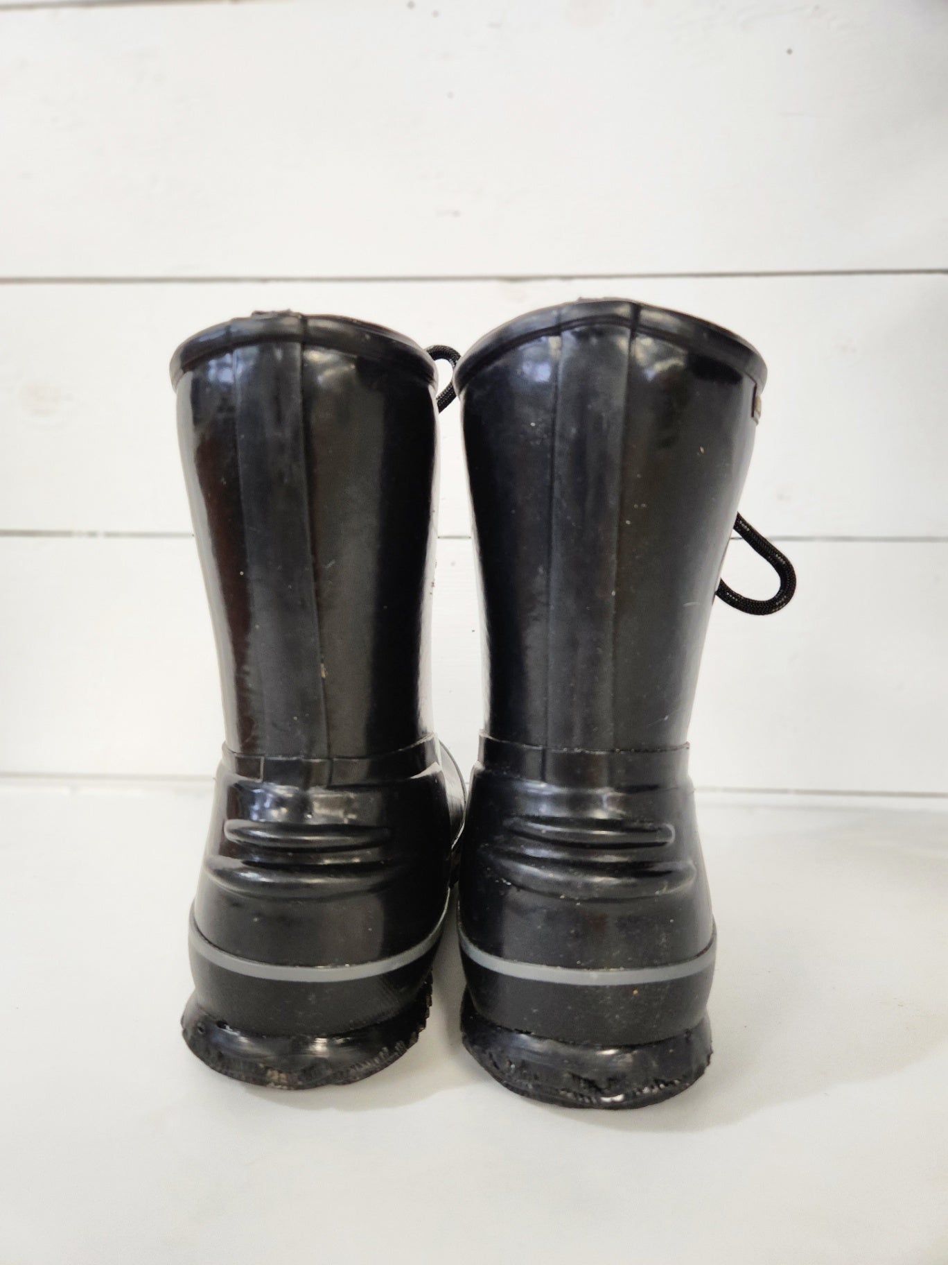 Size 4 youth/ 6 womens | Boggs Kids' Boots | UBNUU