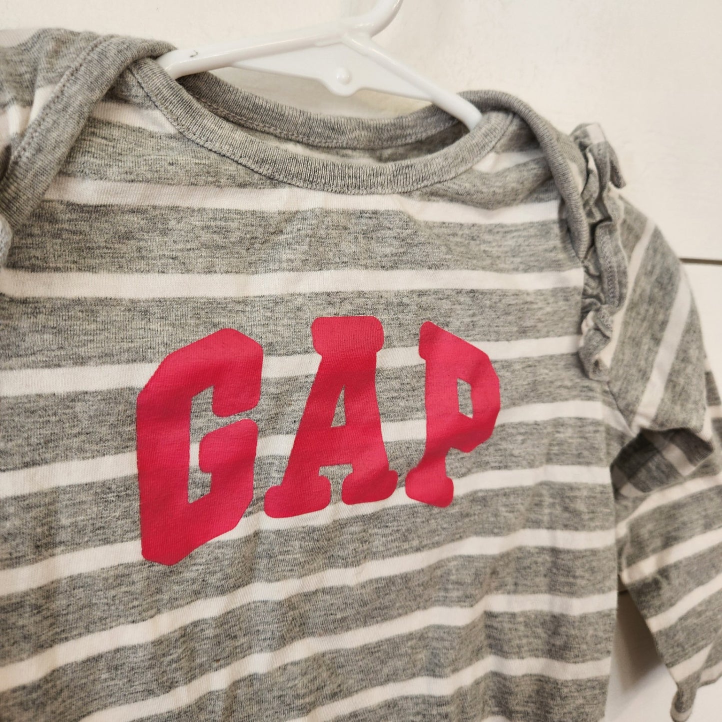 Size 12-18m | BabyGap Baby Bodysuit | UBNUU