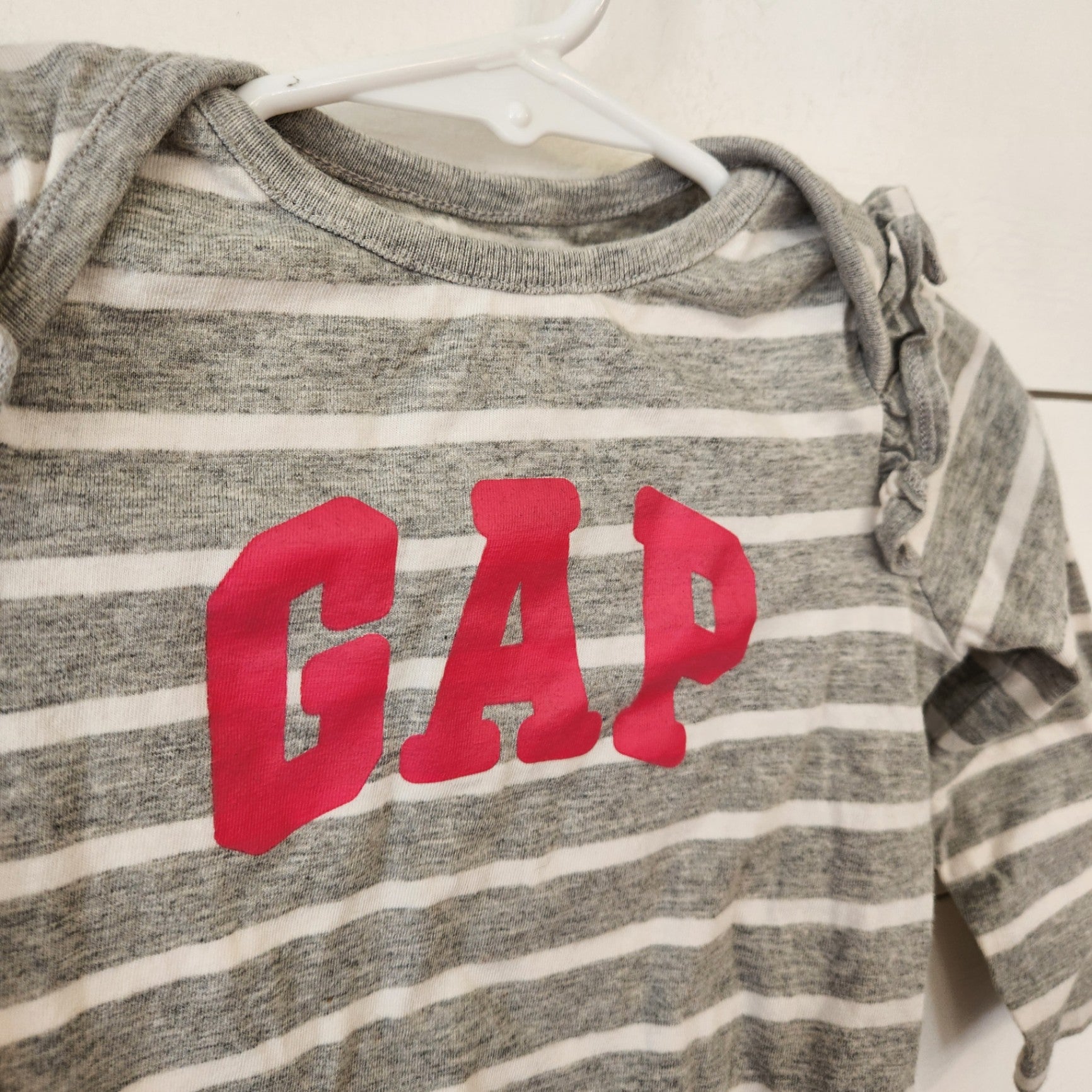 Size 12-18m | BabyGap Baby Bodysuit | UBNUU
