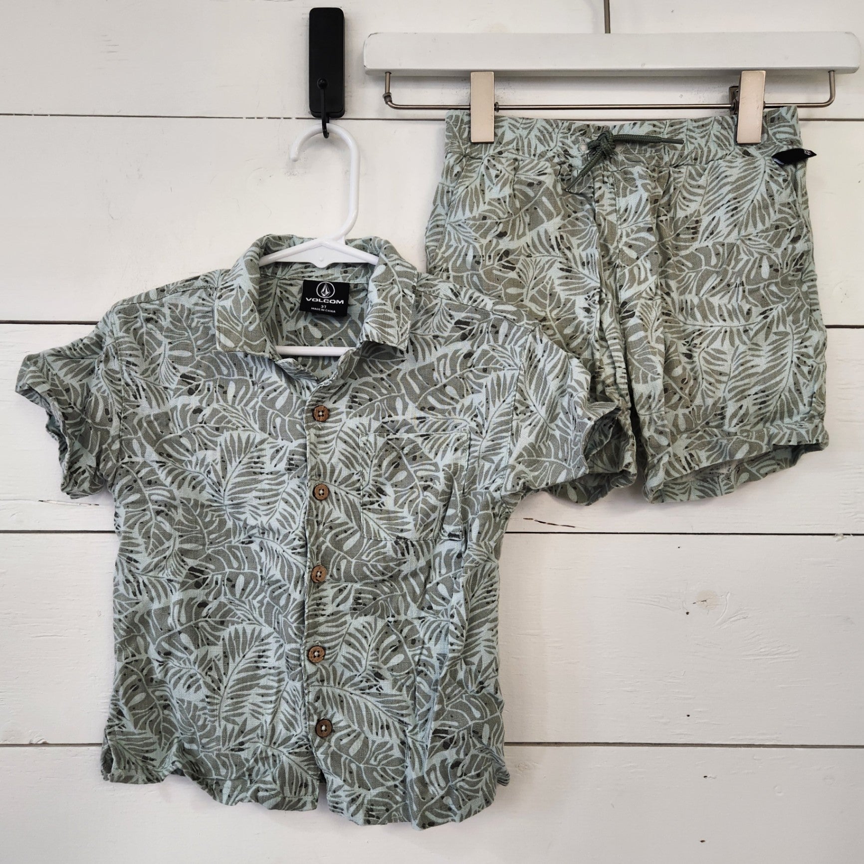 Size 3T | Volcom Kids' Shirt | UBNUU