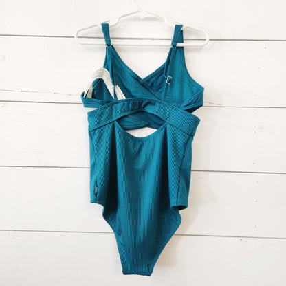 Size 9/10 | Abercrombie kids Kids' Clothing | UBNUU