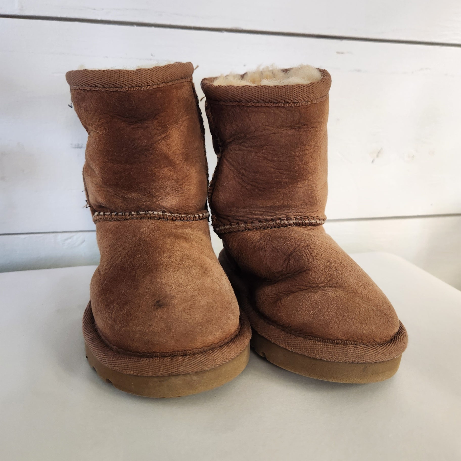 Size 6 | UGG Kids' Shoes | UBNUU
