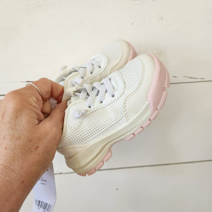 Size 5 | OSH KOSH B’GOSH Kids' Shoes | UBNUU