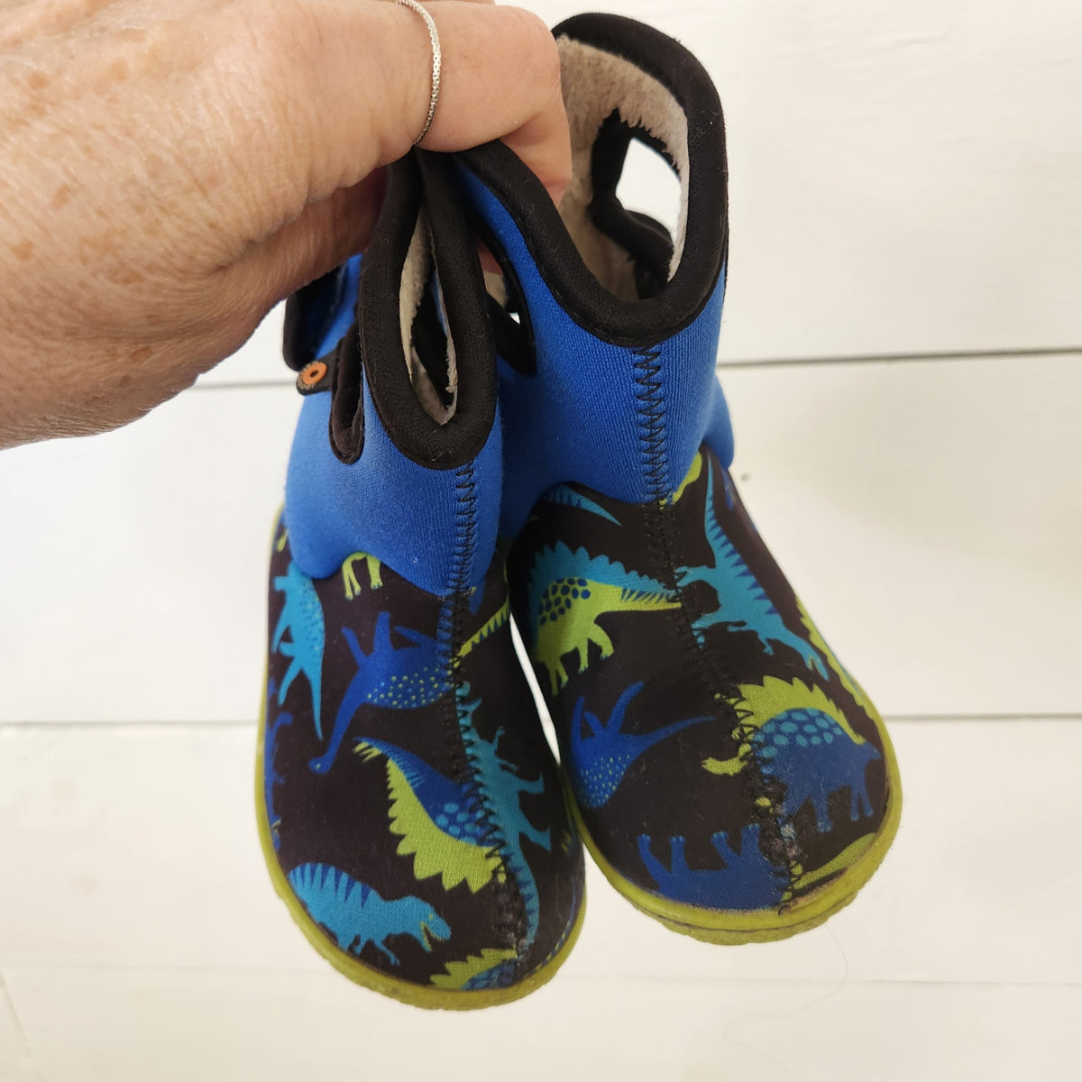 Size 6 | BOGS Kids' Shoes | UBNUU